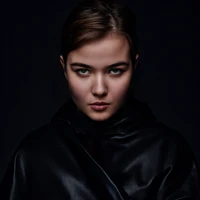 На шее