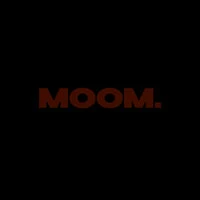 MOOM.
