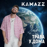 Трава у дома